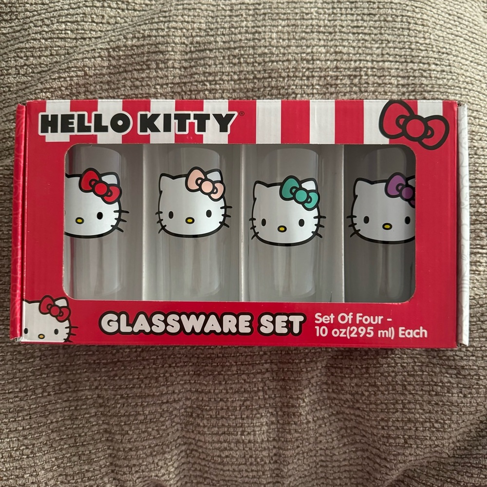 Hello Kitty Glassware SET OF 4 10oz Glasses NEW